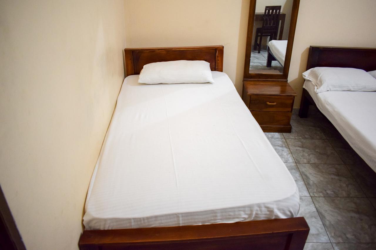 Yoho Adhikarana Mawatha Hotel โคลอมโบ ภายนอก รูปภาพ